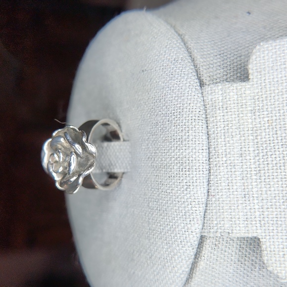 Rose or peony flower sterling silver ring - Picture 4 of 8